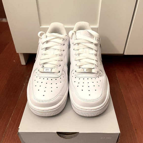 Nike Women’s White Air Force 1 ‘07 Size US 5.5 - Picture 2 of 7